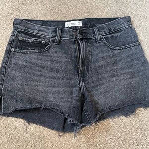 Abercrombie & Fitch Mid Rise Boyfriend Short